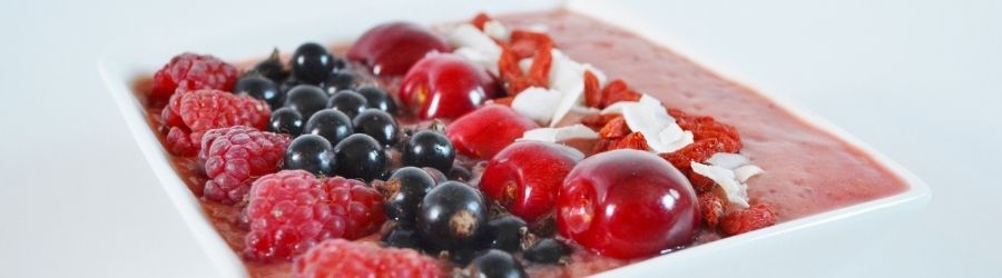 Vegan red fruit smoothiebowl recipe